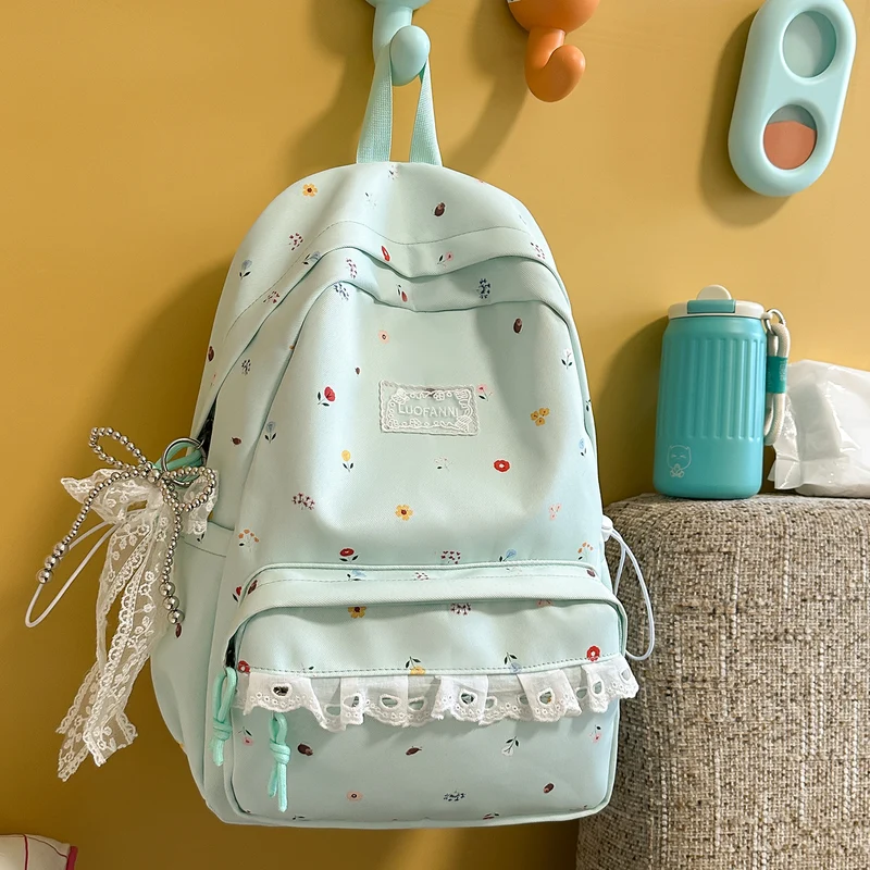 Dekorative mit Blumen verzierte Rucksack Karnz