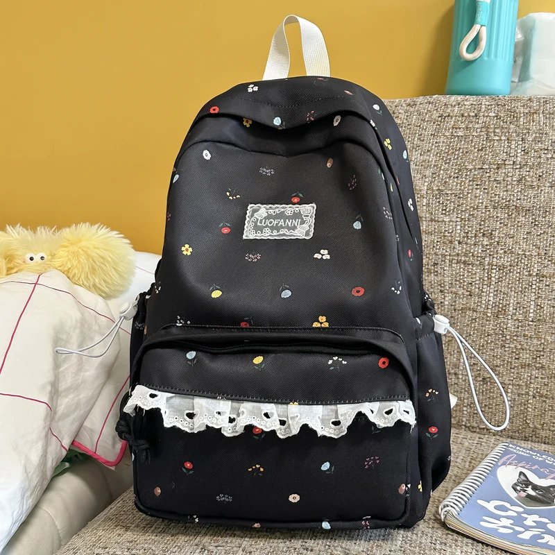 Dekorative mit Blumen verzierte Rucksack Karnz