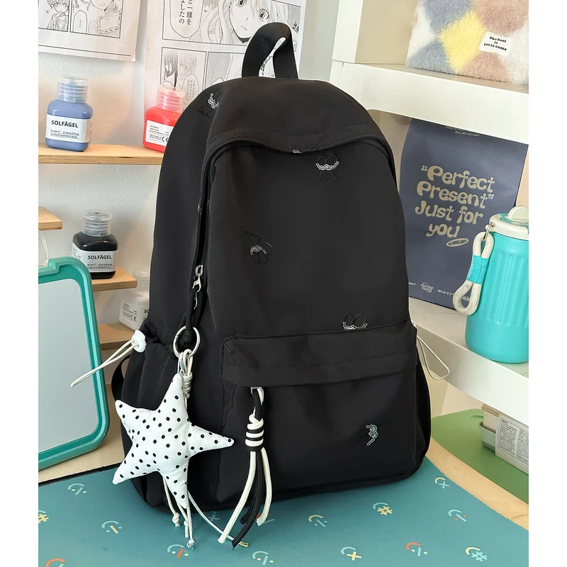 Dekorativer bestickter Rucksack Karnz