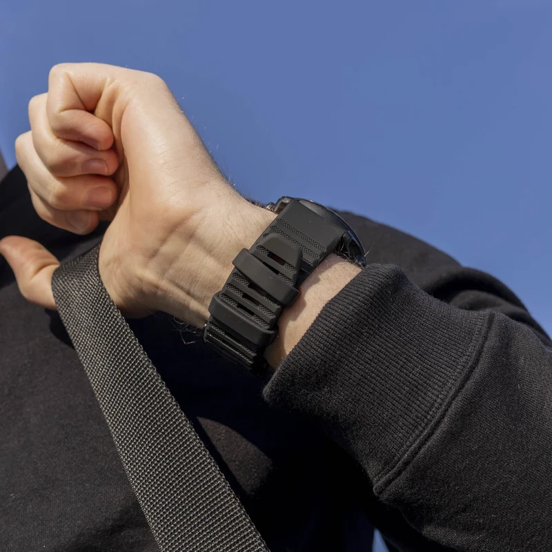 Bandz Garmin Fenix 9 - 47mm Schnallen-Silikonarmband (Schwarz)