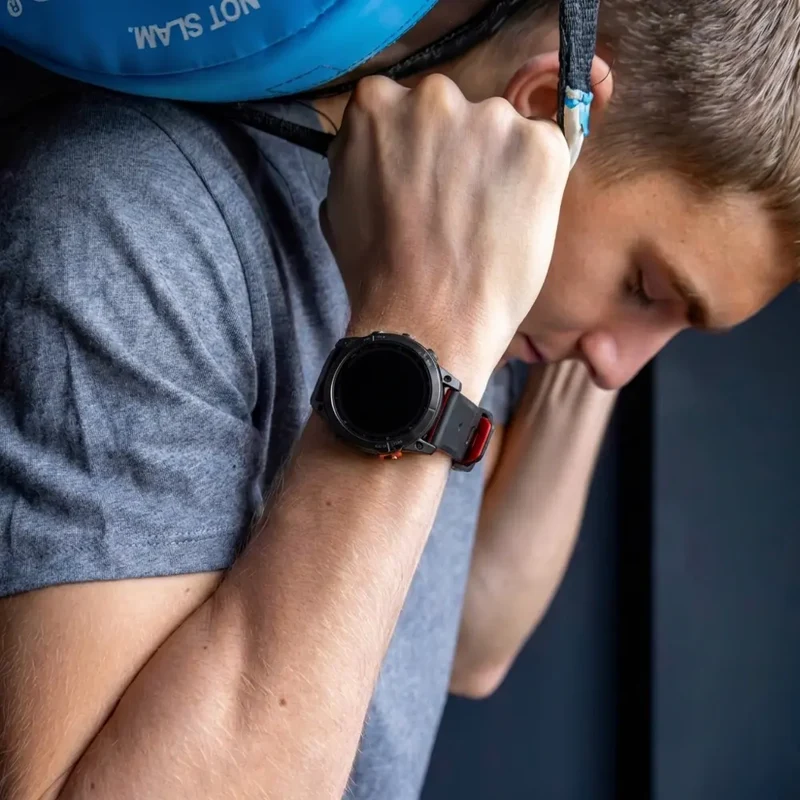 Garmin Fenix 9 Pro - 47mm Sportarmband mit Schnalle (Schwarz/Rot)