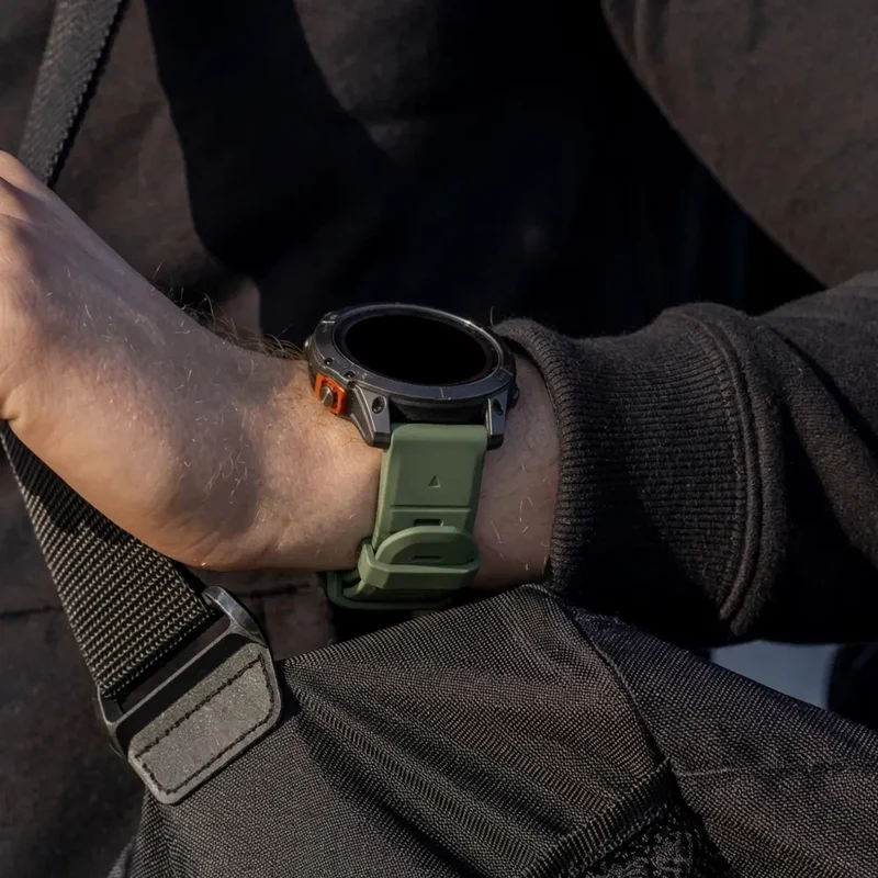 Garmin Fenix 9 Pro - 47mm Sportarmband mit Schnalle (Olivgrün/Schwarz)