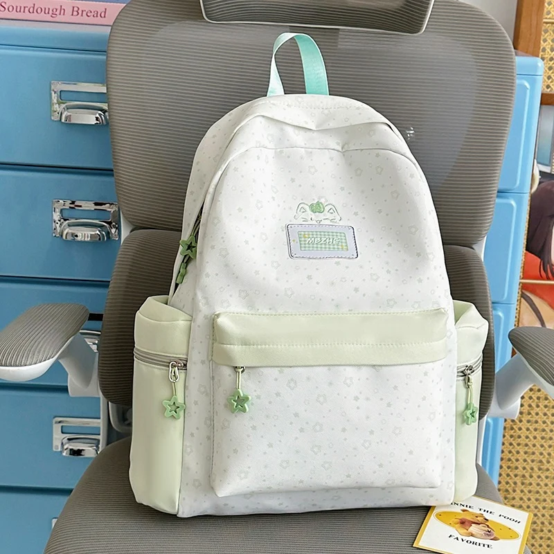 Süßer mit Blumen verzierter Rucksack Karnz