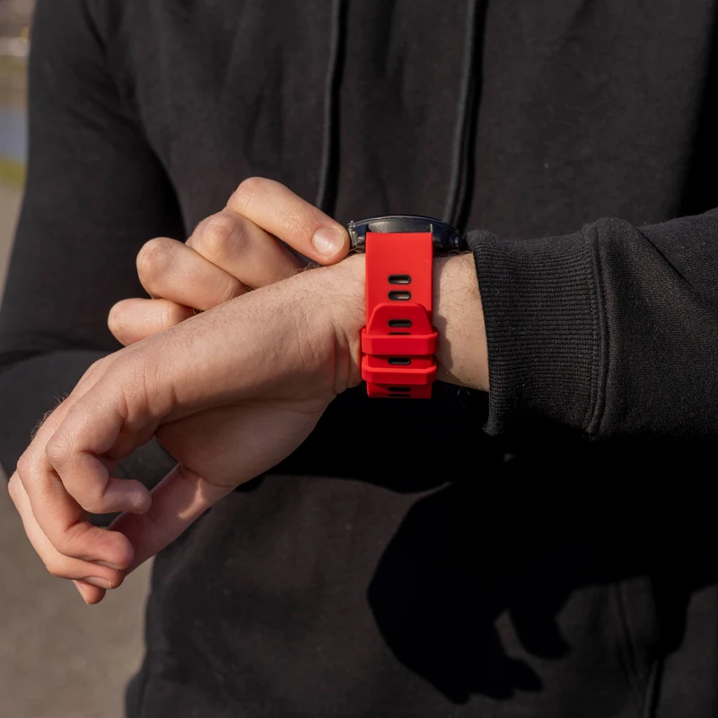 Garmin Fenix 9 - 51mm Schnallen-Sportarmband (Rot/Schwarz)