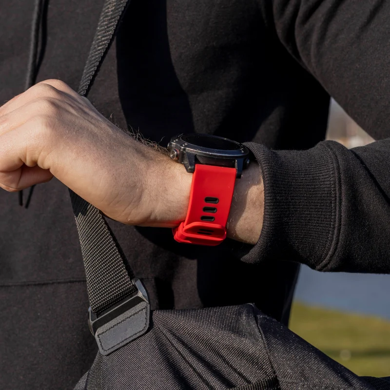 Garmin Fenix 9 - 51mm Schnallen-Sportarmband (Rot/Schwarz)