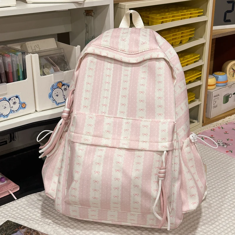 Süßer Rucksack mit Schleifenverzierung Karnz