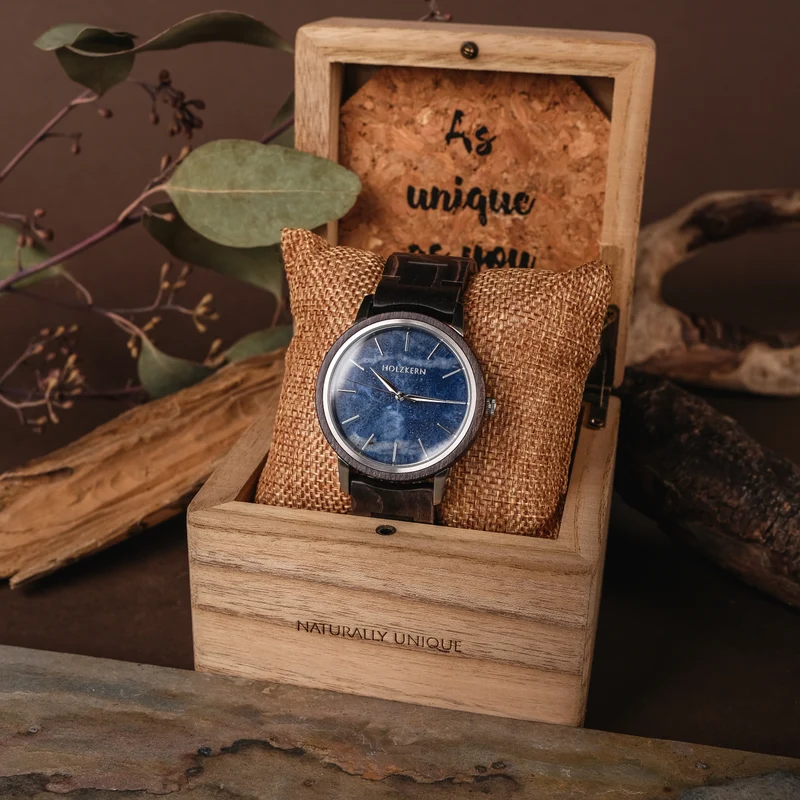 Holzkern Immanuel Armbanduhr Blau • Sodalith-Zifferblatt • Holzgehäuse