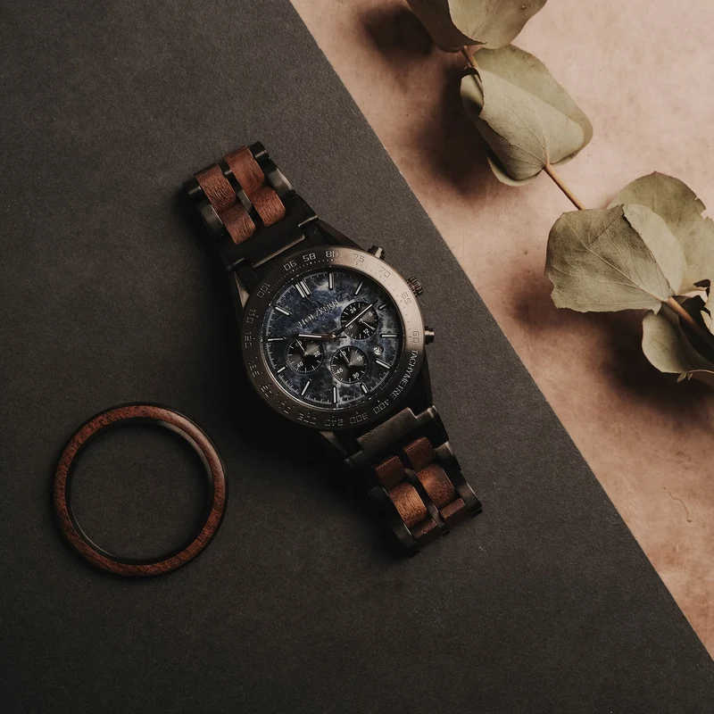 Holzkern Space Dust 9120078339282 Herren Chronograph Marmor • Quarzwerk TMI VD53 • Walnussholz & Edelstahl