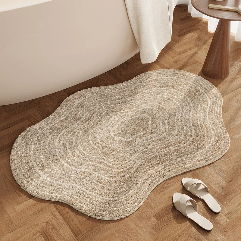 Abstrakt geformte Plüsch-Badematte für das Badezimmer