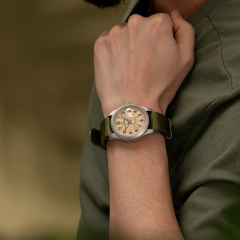 Festina Swiss Made Field F20082/1 Herrenuhr • Saphirglas mit Super-LumiNova • 10 ATM wasserdicht