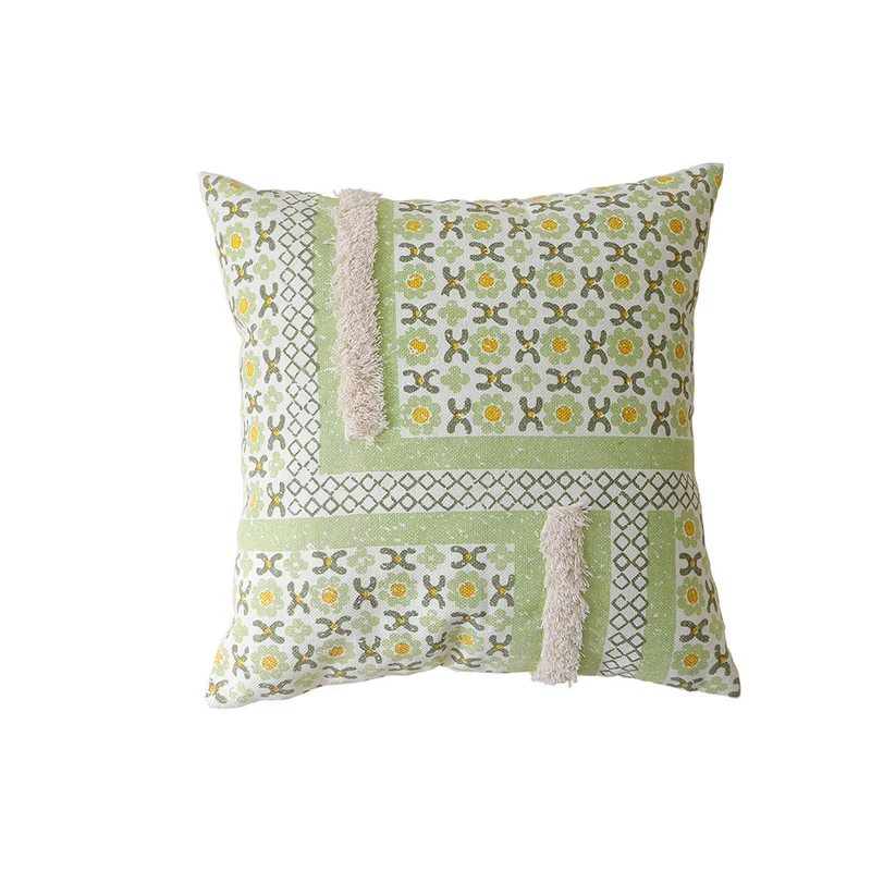 Gewebtes Dekokissen mit botanischem Jacquardmuster und Bommelbesatz