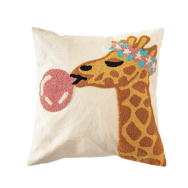 Dekorativer Kissenbezug mit handgetuftetem Giraffen- und Regenbogen-Motiv