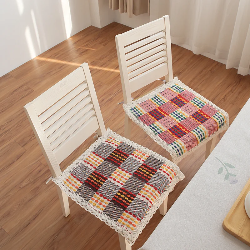 Gepolsterte Stuhlsitzauflage im karierten Retro‑Jacquard mit Bindeschlaufen