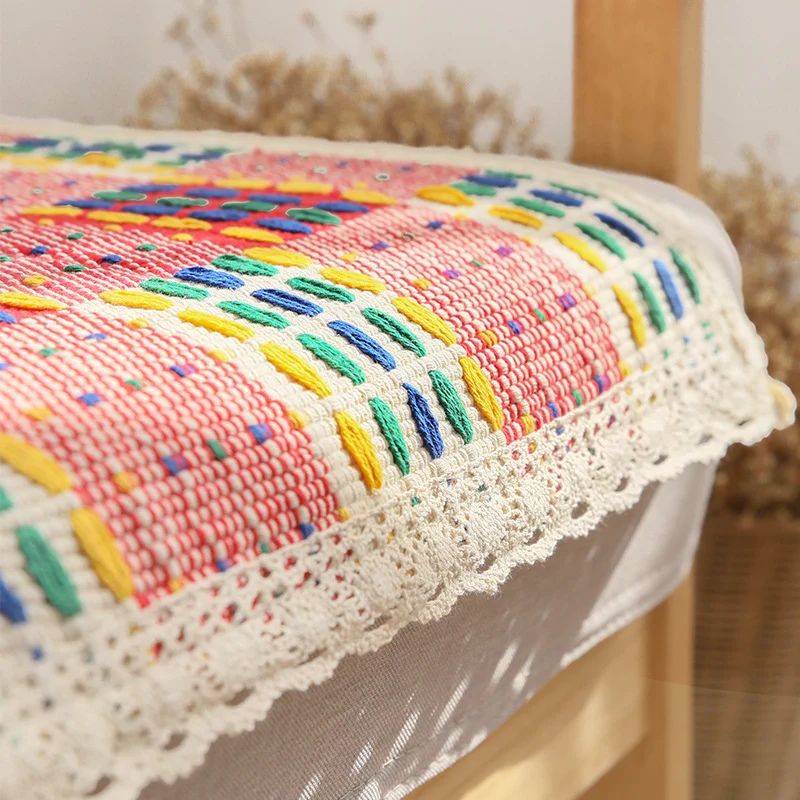 Gepolsterte Stuhlsitzauflage im karierten Retro‑Jacquard mit Bindeschlaufen