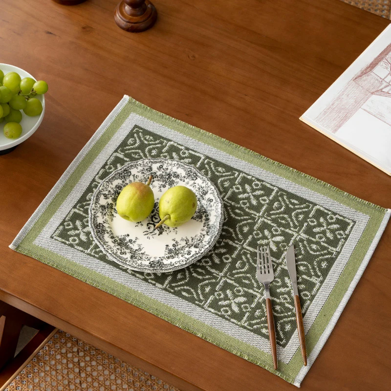 Wendbarer Jacquard-Schal mit ornamentaler Webstruktur