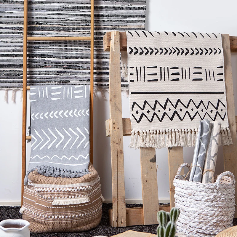 Flachgewebter Teppichläufer im Boho‑Mudcloth‑Design mit Baumwollfransen