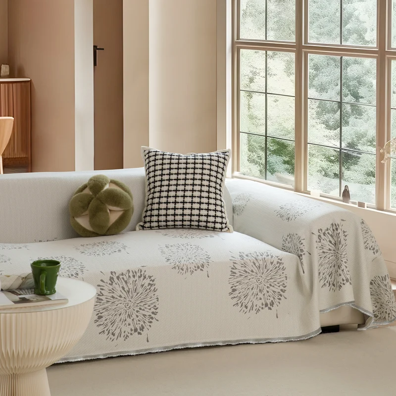 Geometrischer Sofaüberwurf aus Baumwollmischgewebe mit dekorativer Fransenkante