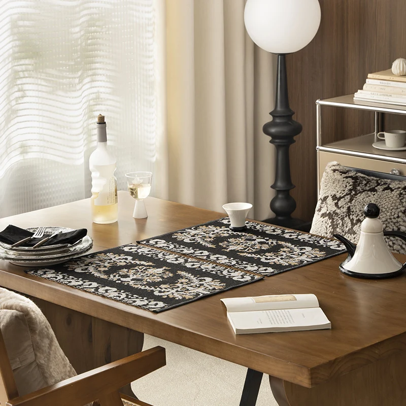 Wendbarer Jacquard-Tuchschal mit ornamentalem Webmuster