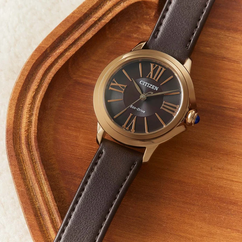 Citizen Ceci EM1163-09X Damenuhr Roségold • Eco-Drive Saphirglas • Apfelarmband Braun