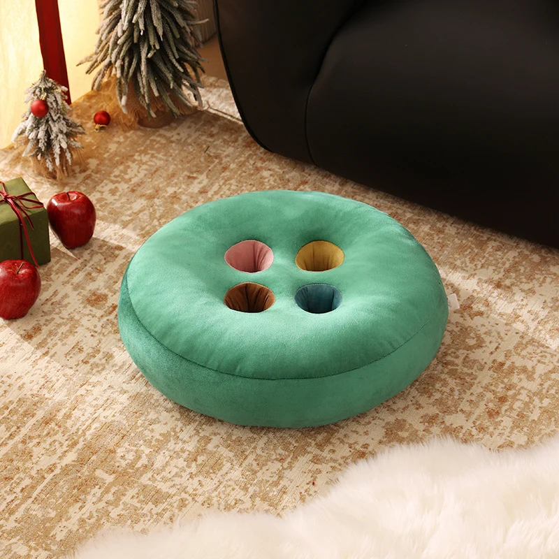 Runder Bodensitzpouf im Knopf‑Design mit Samtbezug, farbigen Ösen und formstabilem Schaumkern