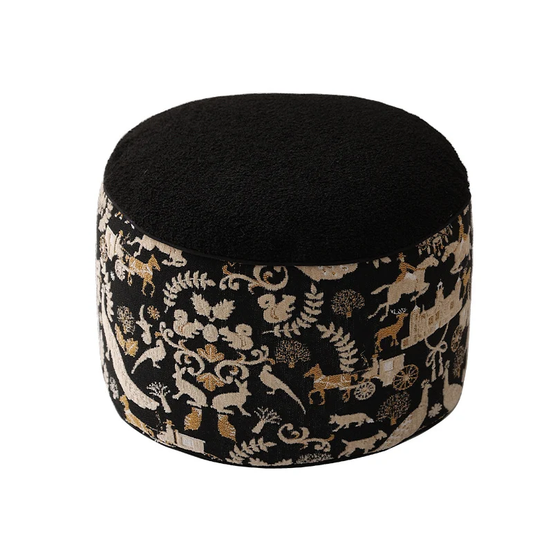 Sitzpouf mit gestepptem Teddy‑Bezug und floraler Jacquard‑Bordüre