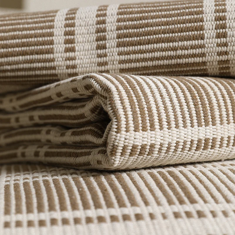Rutschfeste Sofaüberwurf‑Schutzdecke mit Armlehnenansatz und Plaid‑Webstruktur