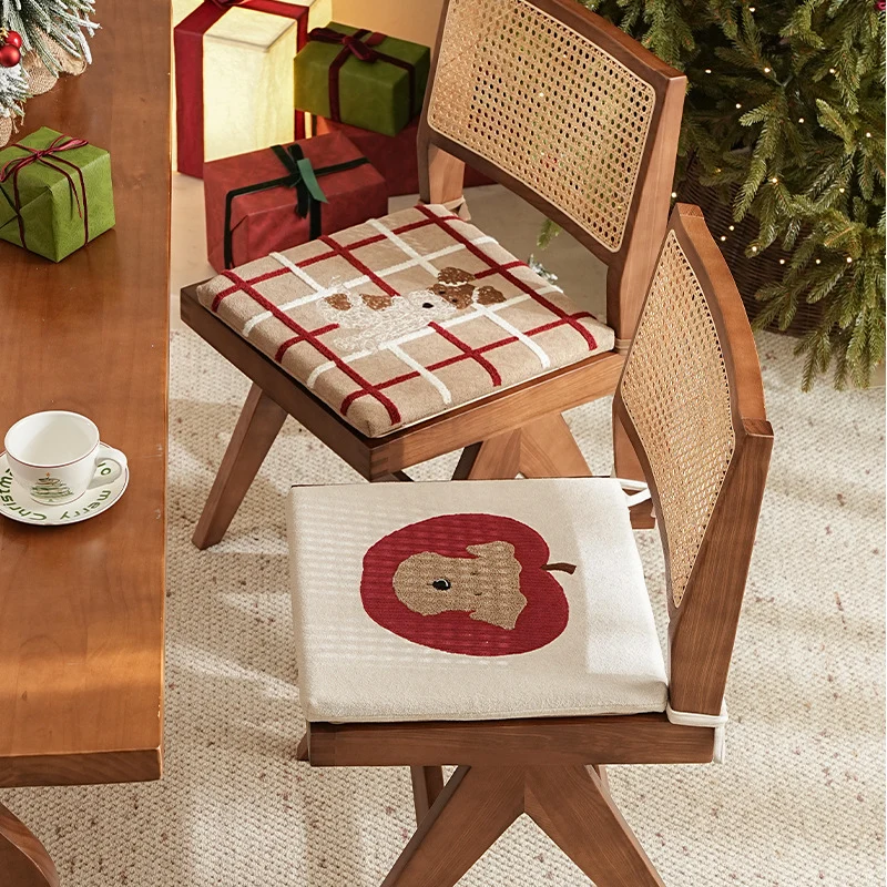 Quadratisches Sitzkissen mit appliziertem Hundemotiv, gepolsterter Füllung und Befestigungsbändern
