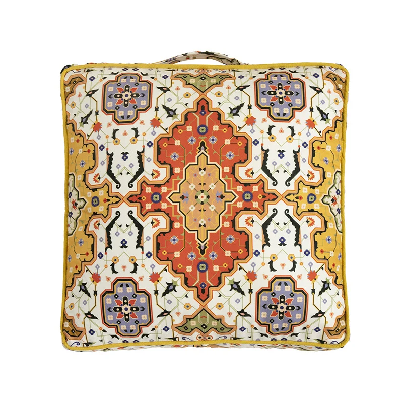 Quadratisches Dekokissen mit orientalischem Medaillon-Print, Paspel und Tragegriff