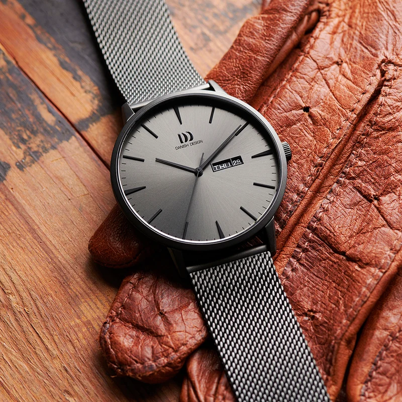 Danish Design Akilia IQ66Q1267 Herrenuhr Grau • Wochentags- und Datumsanzeige • Milanaise-Armband