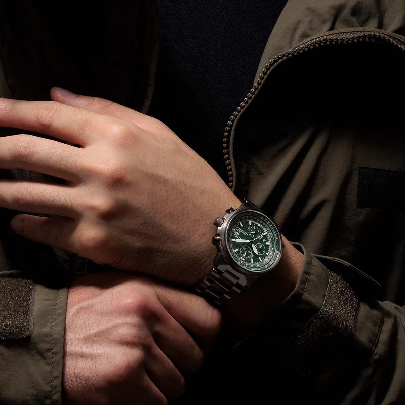 Citizen Promaster Sky AT8304-57W Herrenuhr Schwarz/Grün • Eco-Drive Funk • Saphirglas