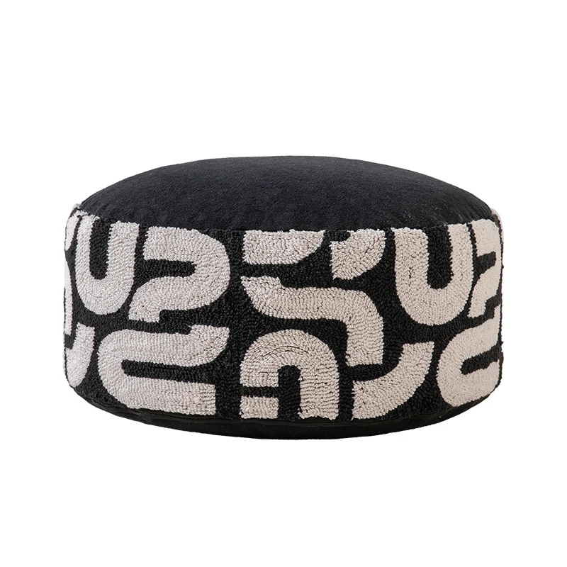 Gemusterter Sitzpouf aus Bouclé und Baumwollmix