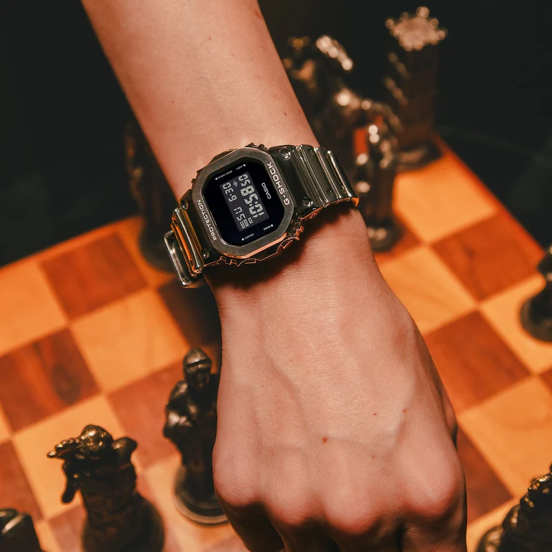Casio GM-5600YM-8ER G-Shock Herrenuhr Silber • Edelstahllünette • 20 bar wasserdicht