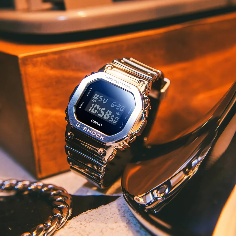 Casio GM-5600YM-8ER G-Shock Herrenuhr Silber • Edelstahllünette • 20 bar wasserdicht