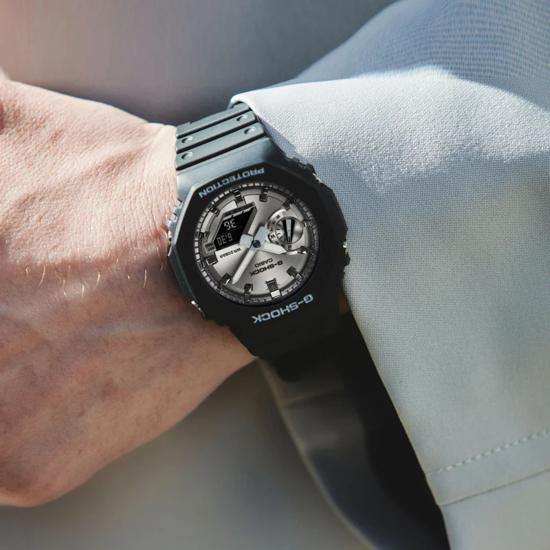 Casio GA-2100SB-1AER G-Shock Classic Herrenuhr Silber • Carbon Core Guard • 20 BAR wasserdicht