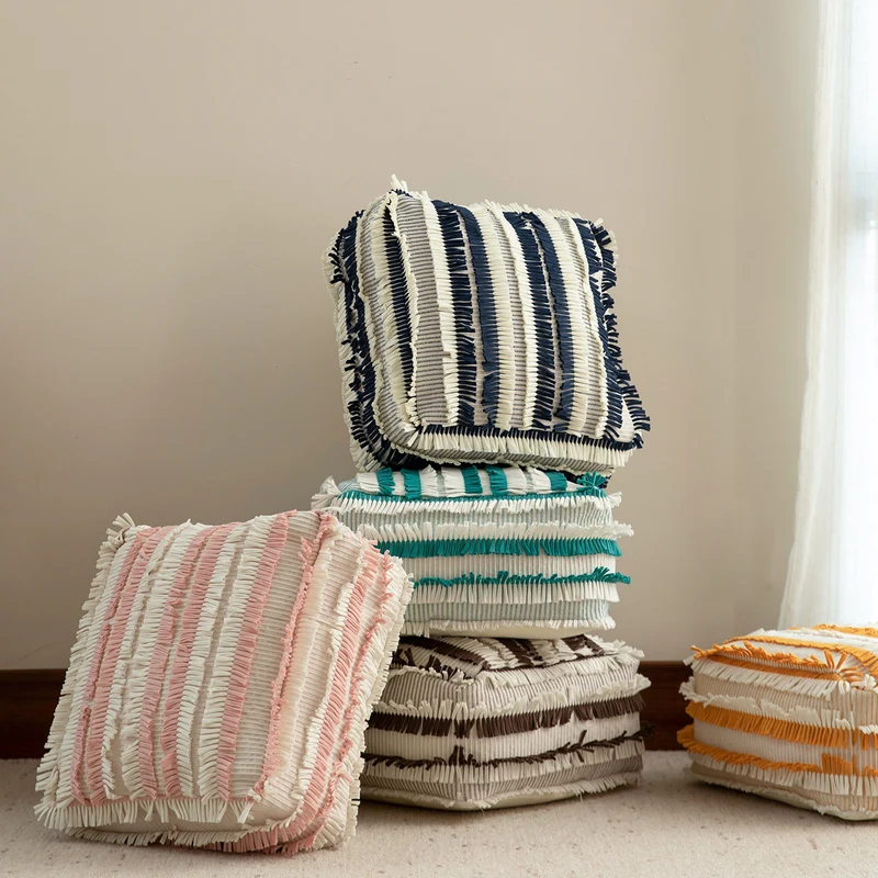 Boho-Pouf Bodenkissen mit strukturierter Fransenoberfläche