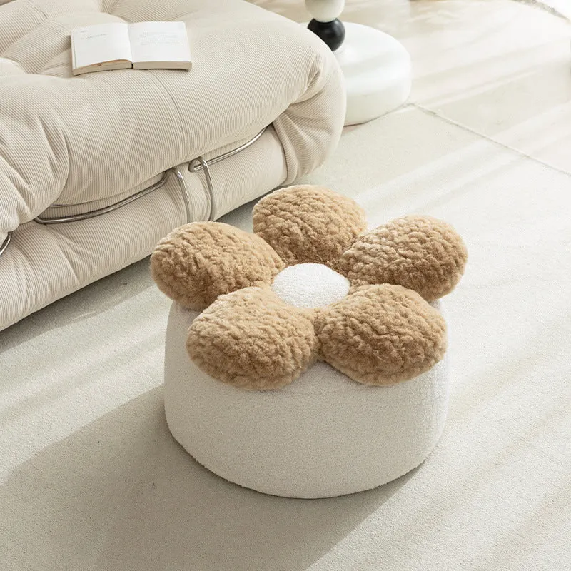 Runder Sitzpouf mit Blumen-Sitzkissen, Bouclé-Bezug und weichem Kunstfellaufsatz