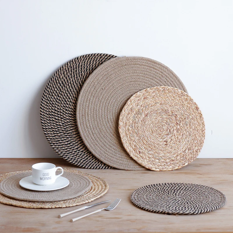 Runder gewebter Jute-Teppich mit Spiralmuster und flacher Struktur