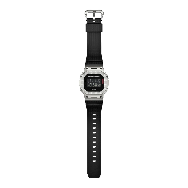 Casio G-Shock GM-5600M-1ER Herrenuhr • Metalllünette aus Edelstahl • Stoßfest & 20 bar wasserdicht