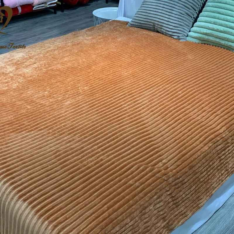Luxuriöse gerippte Velours-Wurfdecke