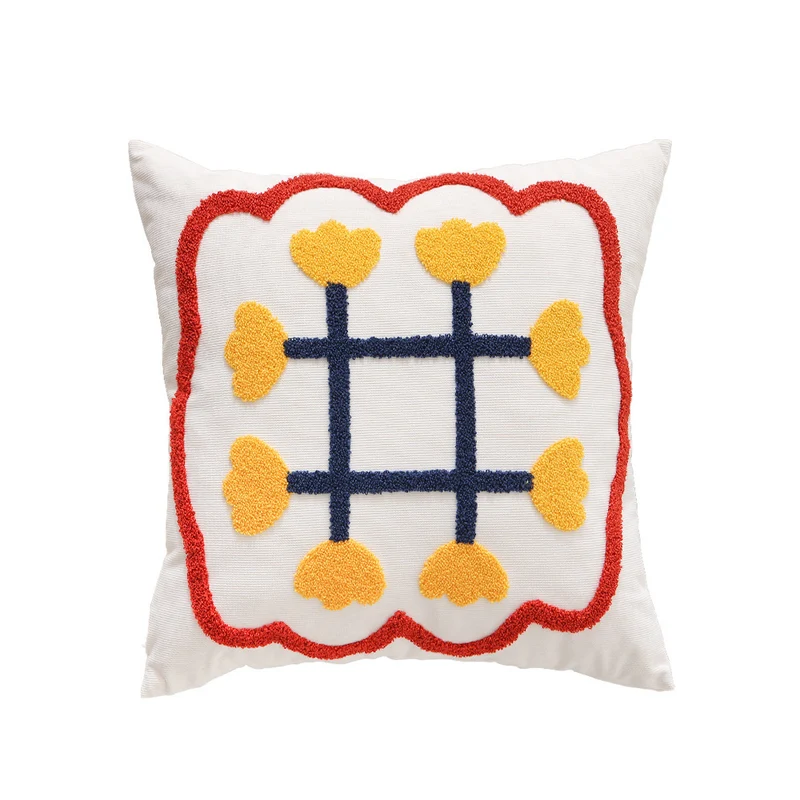 Handgetufteter quadratischer Dekokissenbezug mit floraler Chenille‑Applikation