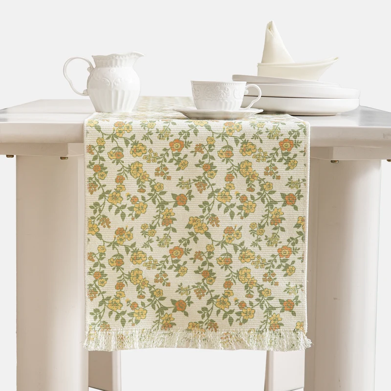 Gewebter Tischläufer mit Blumenjacquard, Fransen und Baumwollmix