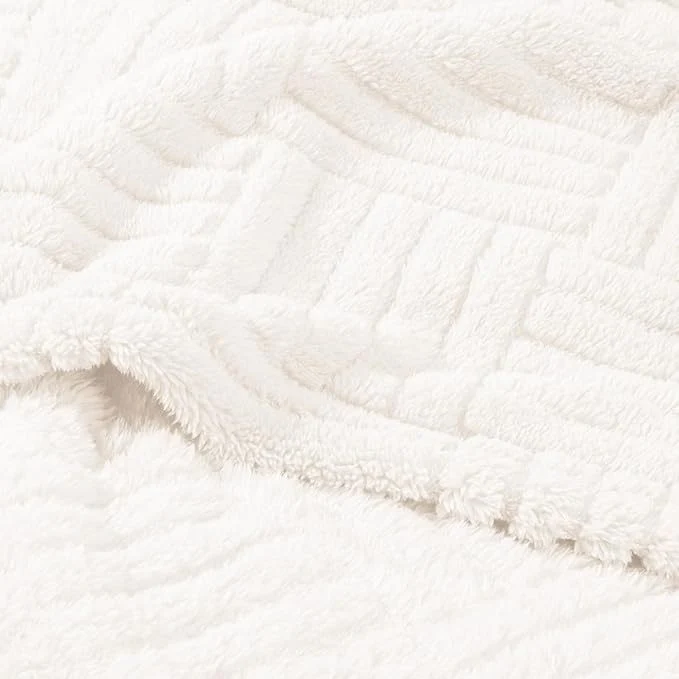 Strukturierte Fleece-Wurfdecke