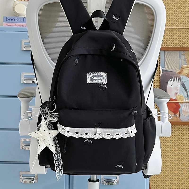 Charmanter bestickter Rucksack Karnz