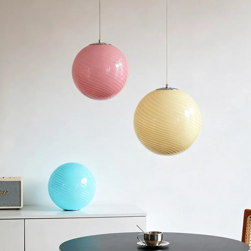 Moderne elegante Globus Pendelleuchte