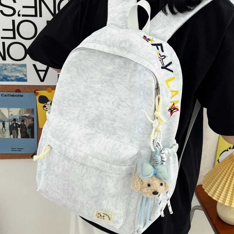 Lässiger weicher Stoff Rucksack mit süßem Charm Karnz