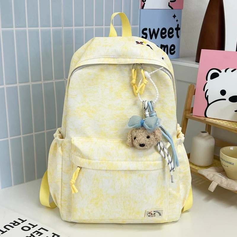 Lässiger weicher Stoff Rucksack mit süßem Charm Karnz
