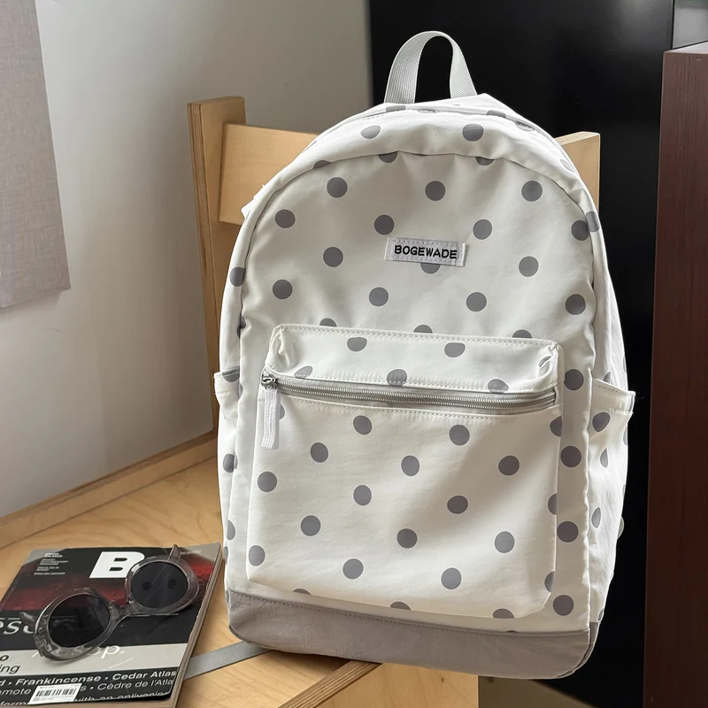 Lässiger punktbedruckter Rucksack Karnz