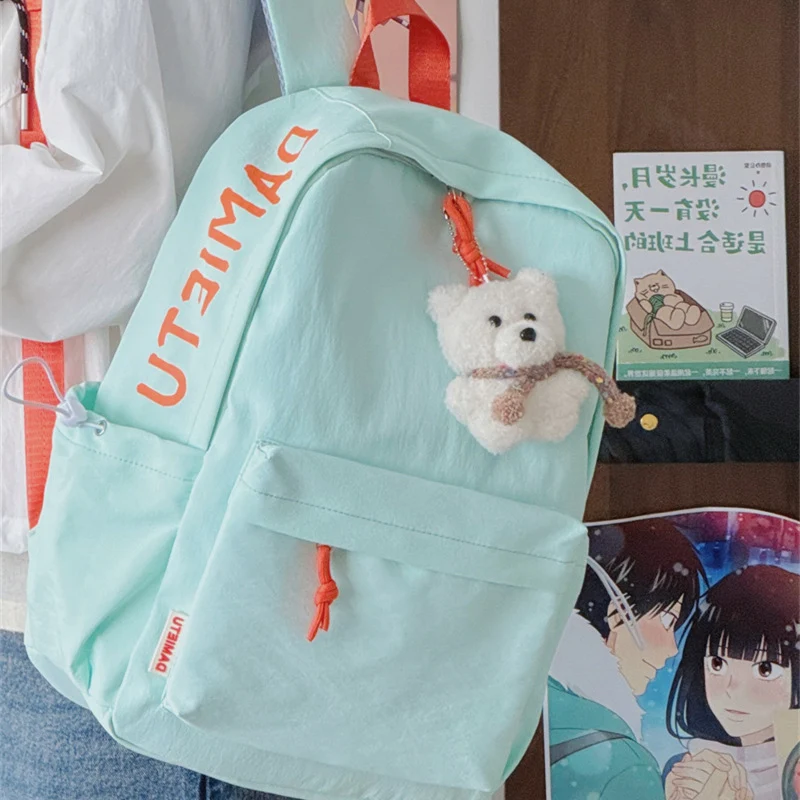 Lässiger leichter Rucksack mit cute Plüsch-Schlüsselanhänger Karnz