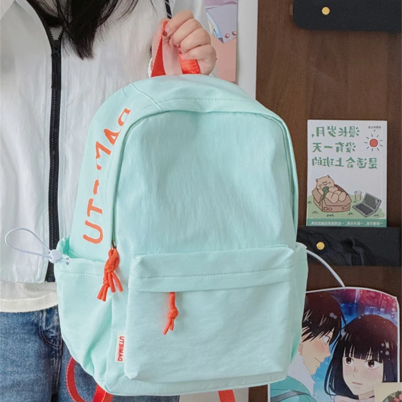 Lässiger leichter Rucksack mit cute Plüsch-Schlüsselanhänger Karnz