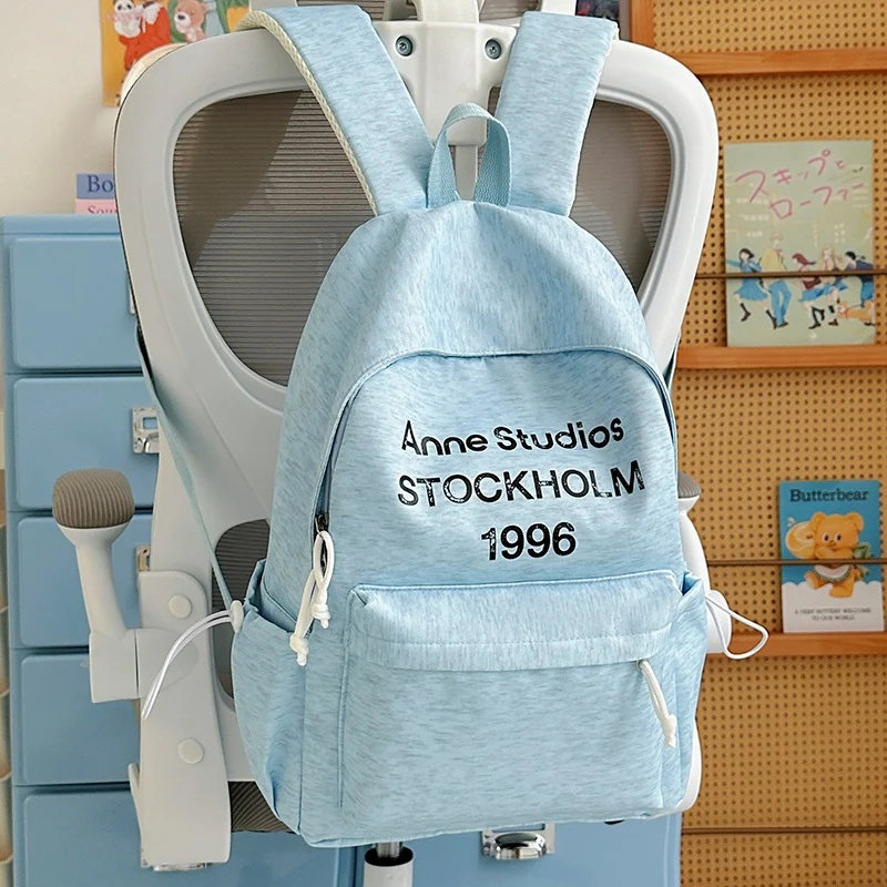 Lässiger leichter Rucksack mit süßem Plüschcharme Karnz